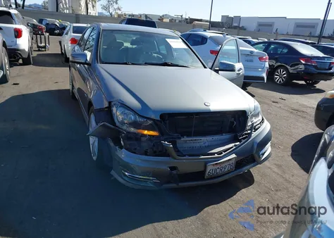 2012 Mercedes-Benz C 250 Sport из США, поврежденный, VIN WDDGF4HB1CA621908